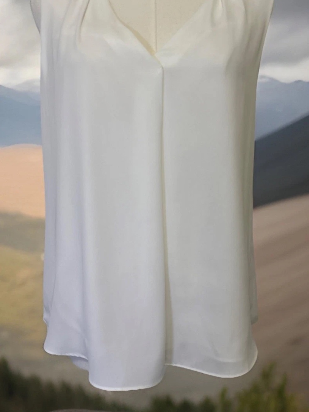 White House Black Market Ecru Single Pleat Shell Blouse NWT 6P